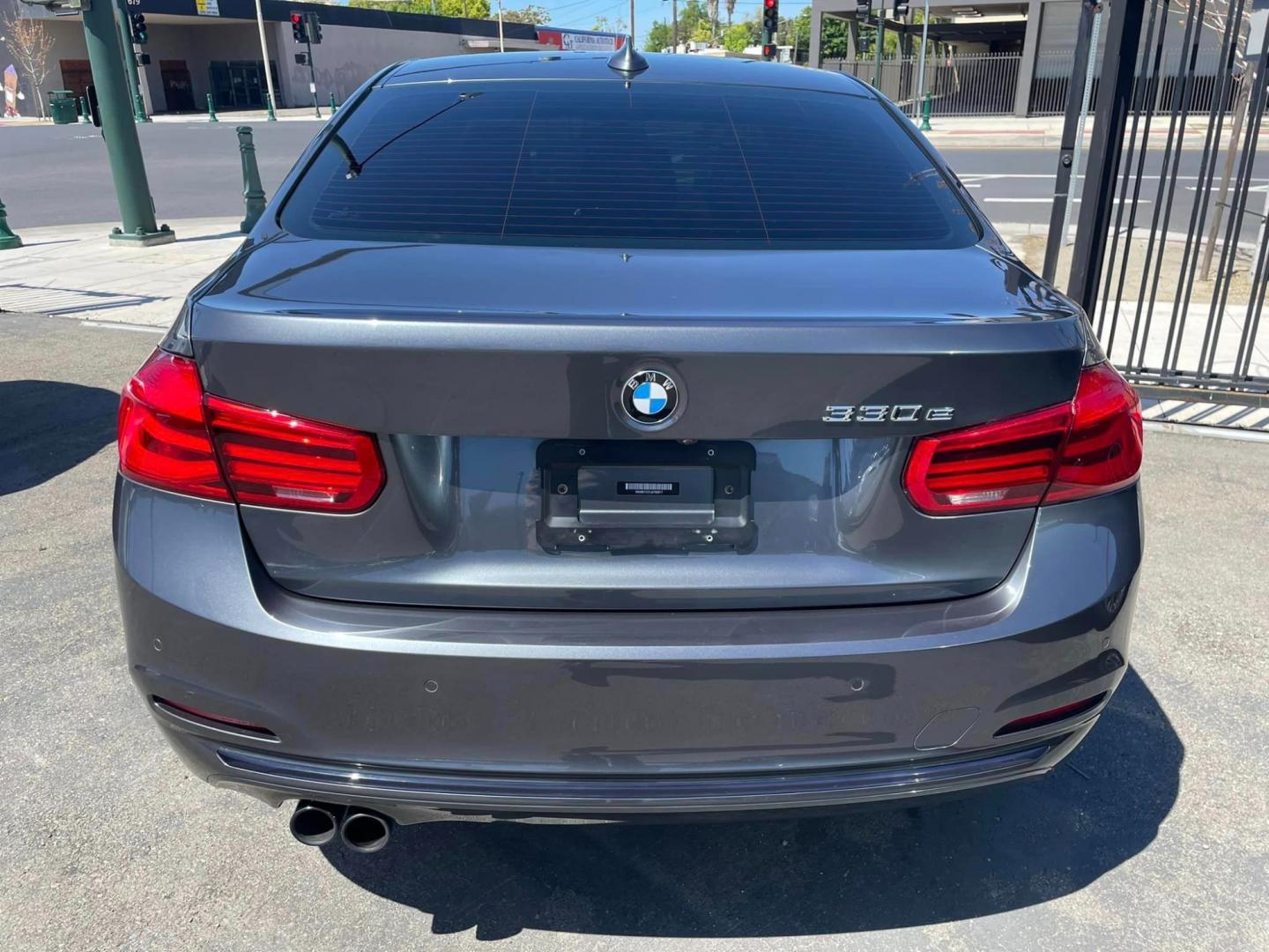 2018 DARK GRAY /GRAY BMW 3-Series 330e iPerformance Sedan (WBA8E1C57JA) with an 2.0L L4 DOHC 16V HYBRID engine, 8A transmission, located at 744 E Miner Ave, Stockton, CA, 95202, (209) 944-5770, 37.956863, -121.282082 - Photo#12